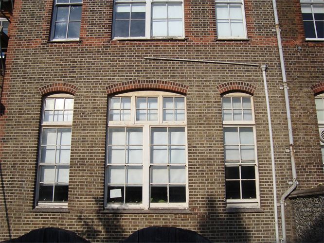 Weather Struck pointing at Stanford Junior School in Brighton